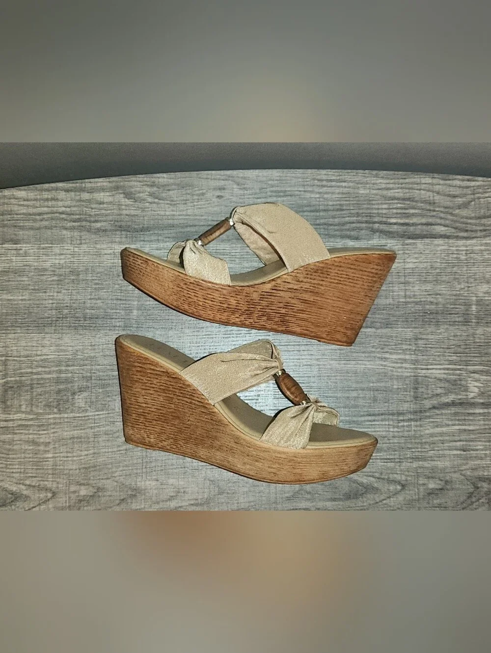 Italian Shoemakers Women's Biege & Gold Wedge Sandals Size 7.5